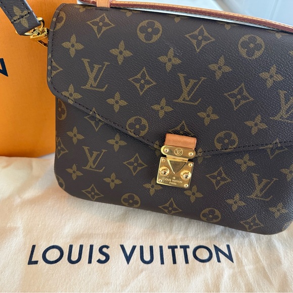 EXCELLENT condition Louis Vuitton Pochette Métis, Brown Monogram Bag - Picture 2 of 13